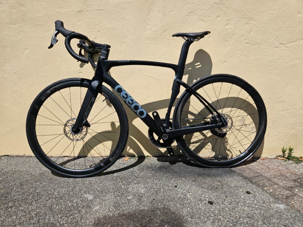 Vélo de triathlète Ceepo